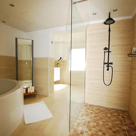 Ferienhaus Am Bornfeld Casa de Férias *